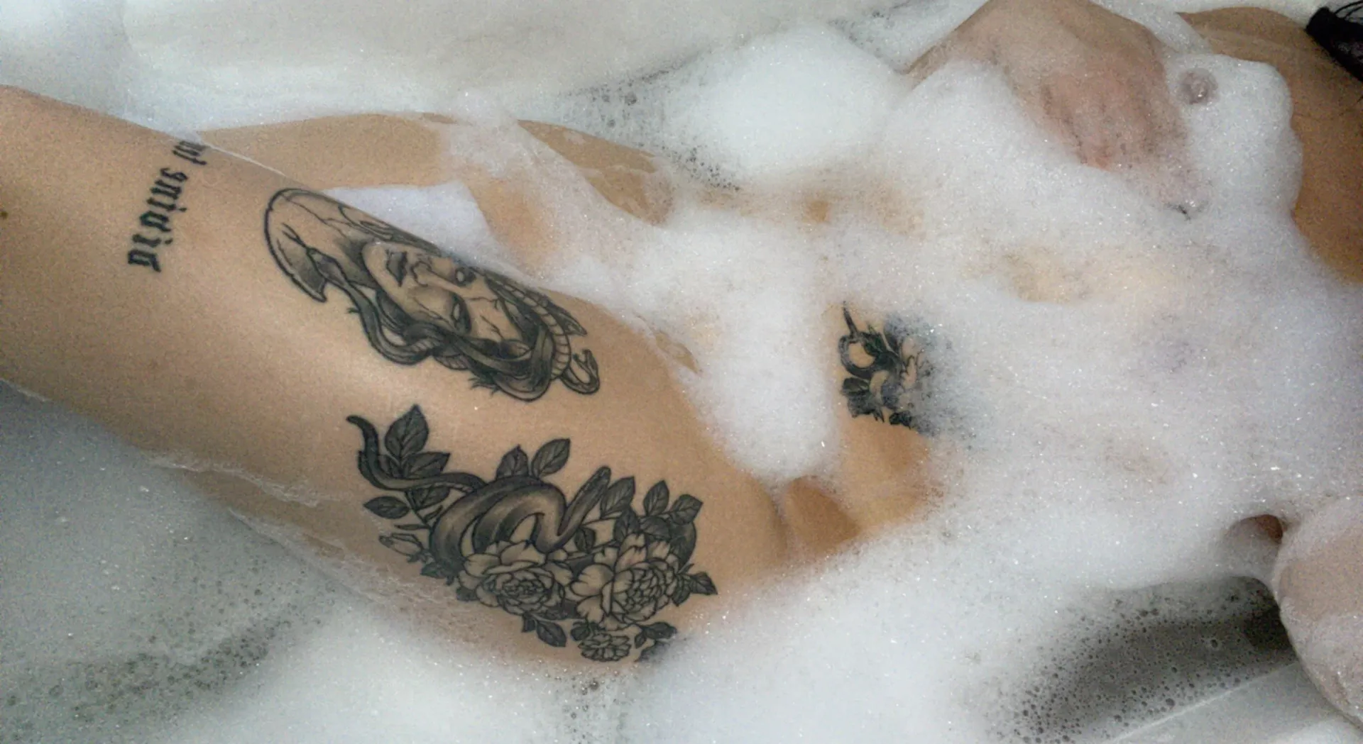 J 🖤 OnlyFans header