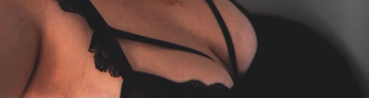 Sarah OnlyFans header