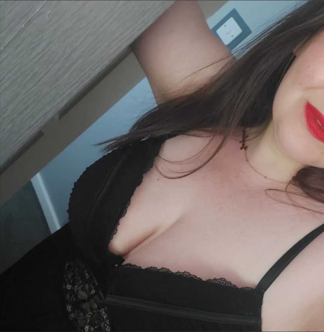 Sophia Lea OnlyFans header