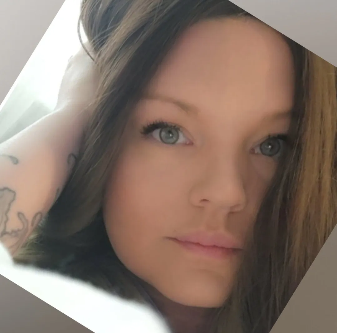 Side chick certified 🤫