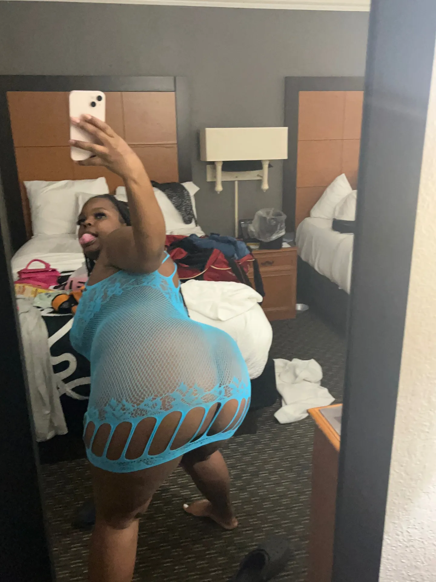 FATTT ASS WETTT PUSSSSY 💦😋