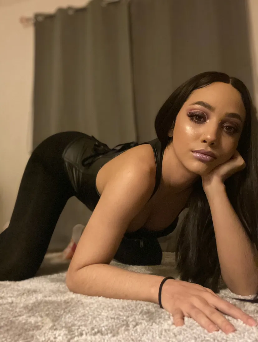 yonarain OnlyFans header