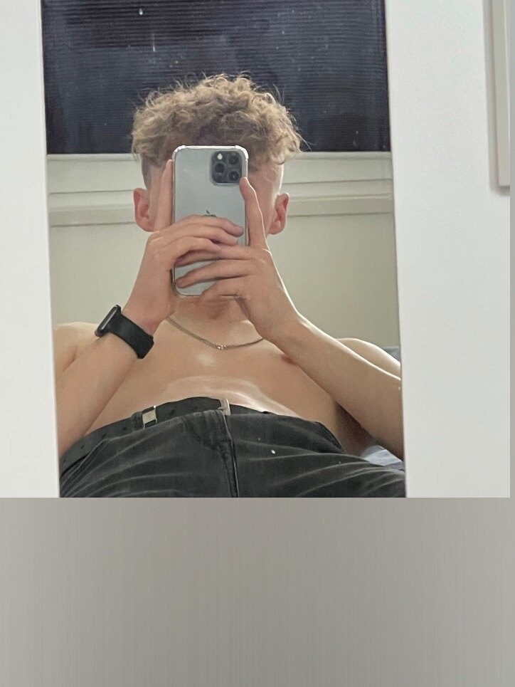 itzzmee OnlyFans header