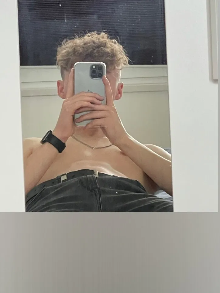 itzzmee OnlyFans header