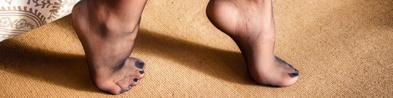 Lolo in Nylons – FREE OnlyFans header