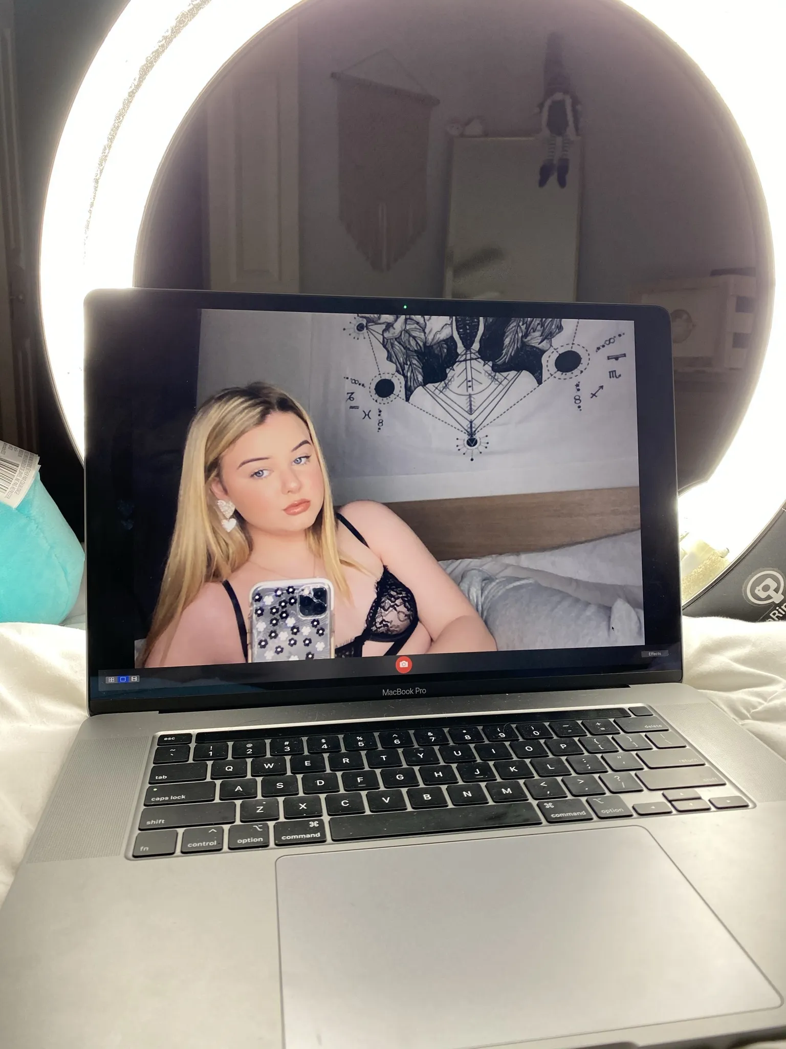 Lara OnlyFans header