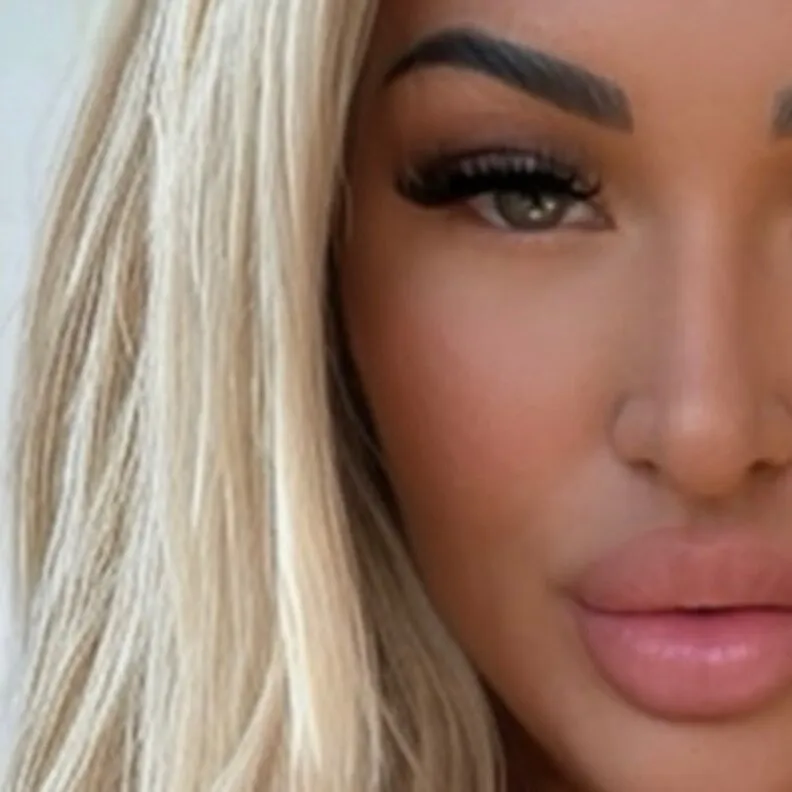 Your Favourite Neighbour ♡