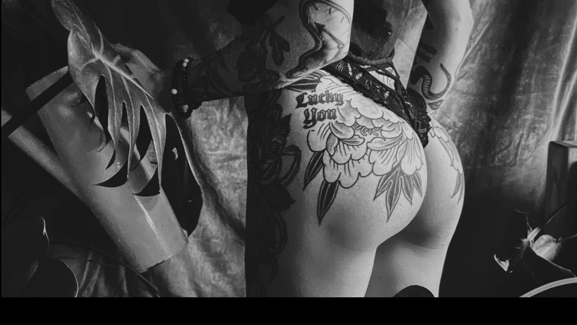 femme flora OnlyFans header