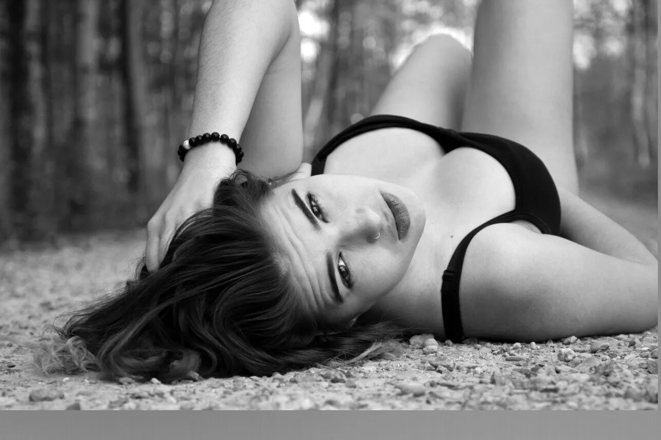 Leony OnlyFans header