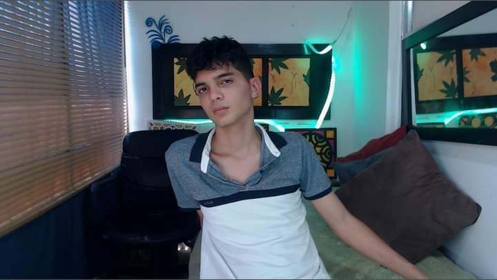 yusti OnlyFans header