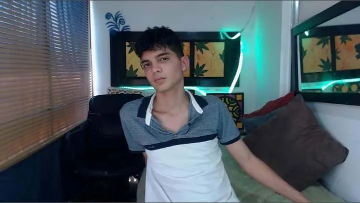 yusti OnlyFans header