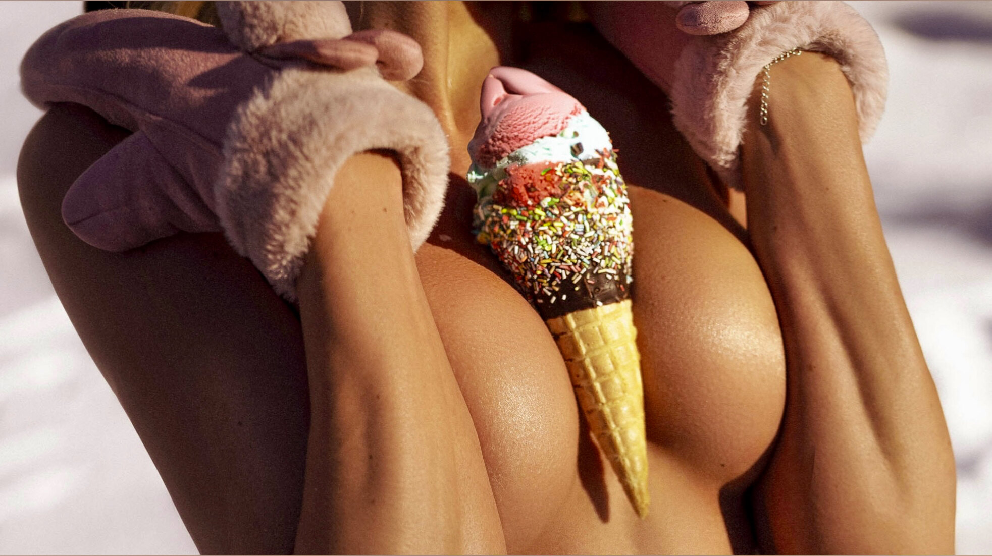 yvonneleitn_free OnlyFans header